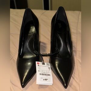 Stilleto heels.
 Black color from smoke free home. Never worn. 7.5 size shoe.